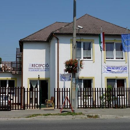 ホテル Balaton Vendeghaz Fonyód エクステリア 写真